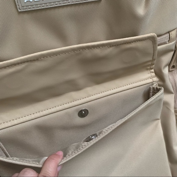 Alphalete ‘Voyager’ Pro Backpack (OS) - beige - Picture 4 of 6